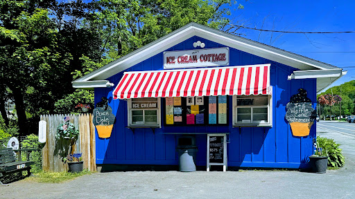 Papas Ice Cream Cottage Ice cream shop in Honesdale Pennsylvania