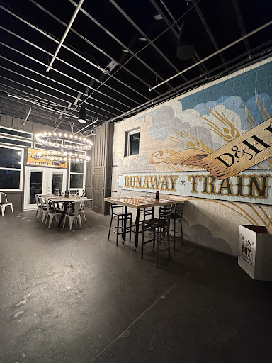 Runaway Train Brewery: Brewhouse + Saloon Brewery in Honesdale Pennsylvania